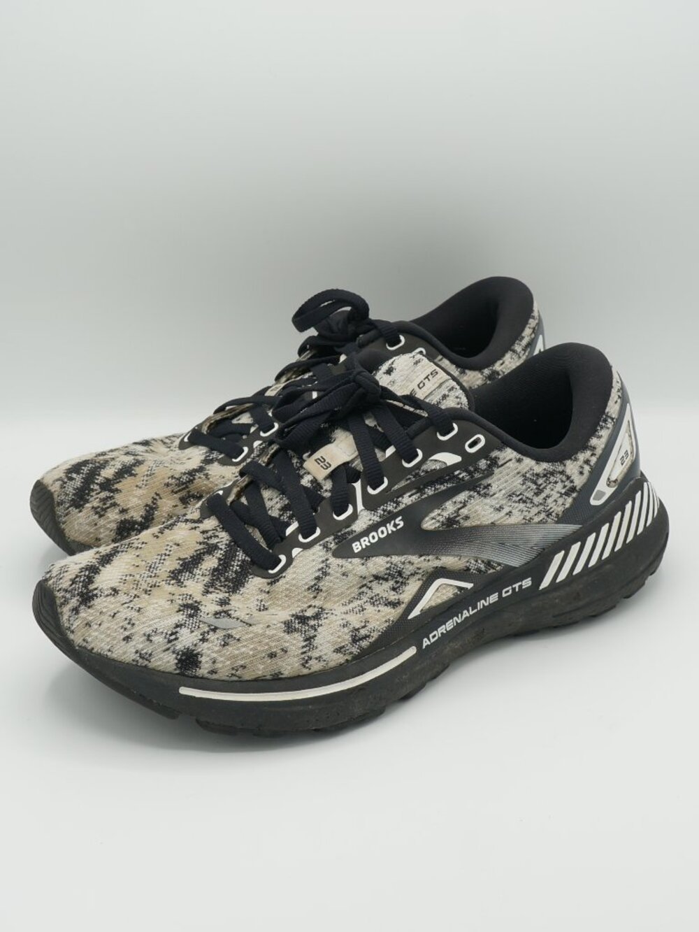 Brooks Adrenaline GTS 23 Women's Size 9.5 B Running Shoes Black White Pattern